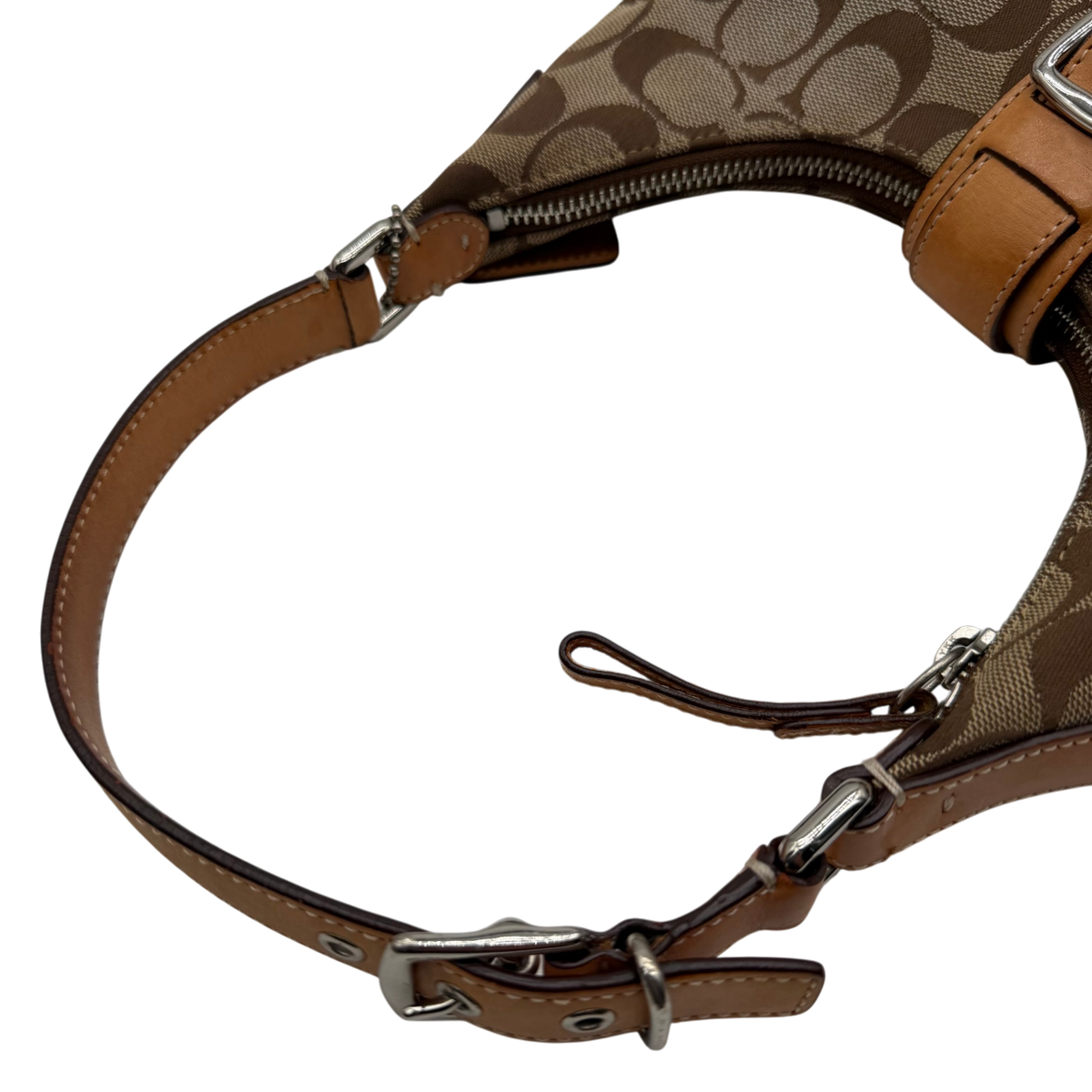 Coach Schultertasche Croissant Signature beige – Schulterriemen im Detail
