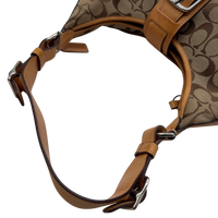 Coach Schultertasche Croissant Signature beige – Henkel im Detail