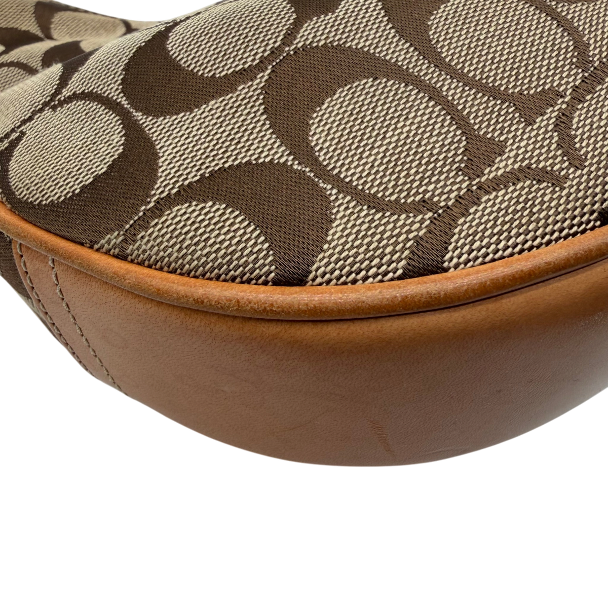 Coach Schultertasche Croissant Signature beige – Ecken im Detail