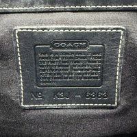 Coach Schultertasche Croissant Signature grau – Seriennummer im Detail