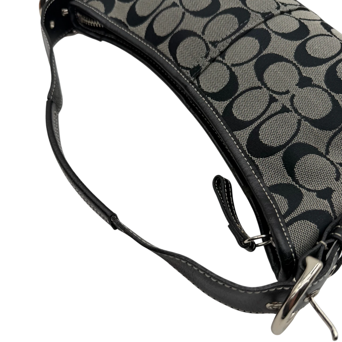 Coach Schultertasche Soho Mini Signature grau – Beschläge im Detail