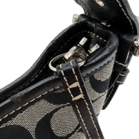 Coach Schultertasche Soho Mini Signature grau – Beschläge im Detail