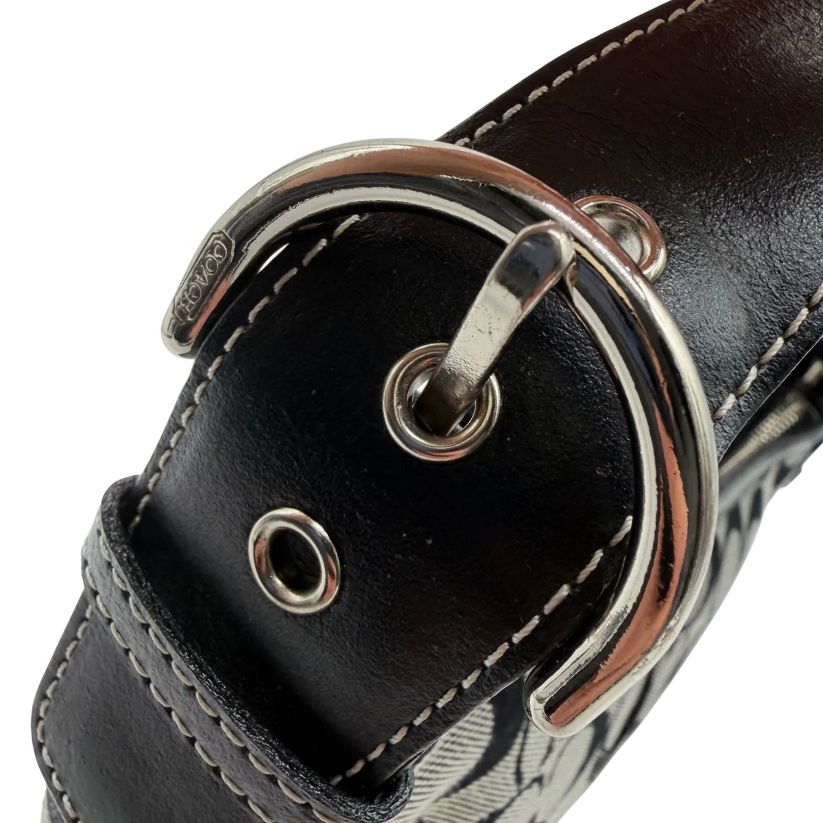 Coach Schultertasche Soho Mini Signature grau – Beschläge im Detail