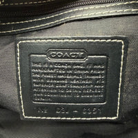 Coach Schultertasche Soho Mini Signature grau – Seriennummer im Detail