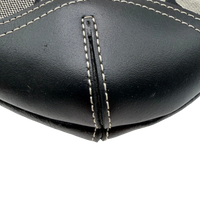Coach Schultertasche Soho Mini Signature grau – Ecken im Detail
