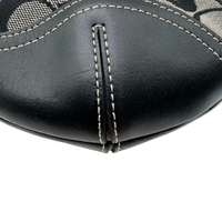 Coach Schultertasche Soho Mini Signature grau – Ecken im Detail