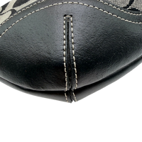 Coach Schultertasche Soho Mini Signature grau – Ecken im Detail