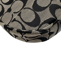 Coach Schultertasche Signature grau & schwarz – Ecken im Detail