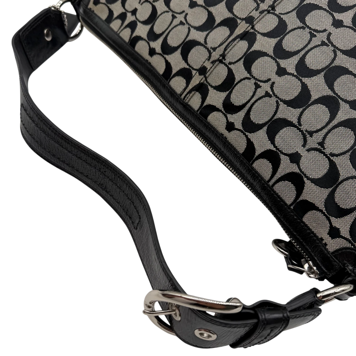 Coach Schultertasche Signature grau – Schulterriemen im Detail