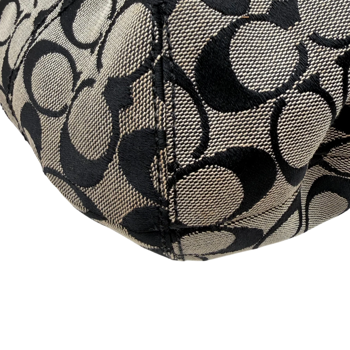 Coach Schultertasche Signature grau – Ecken im Detail