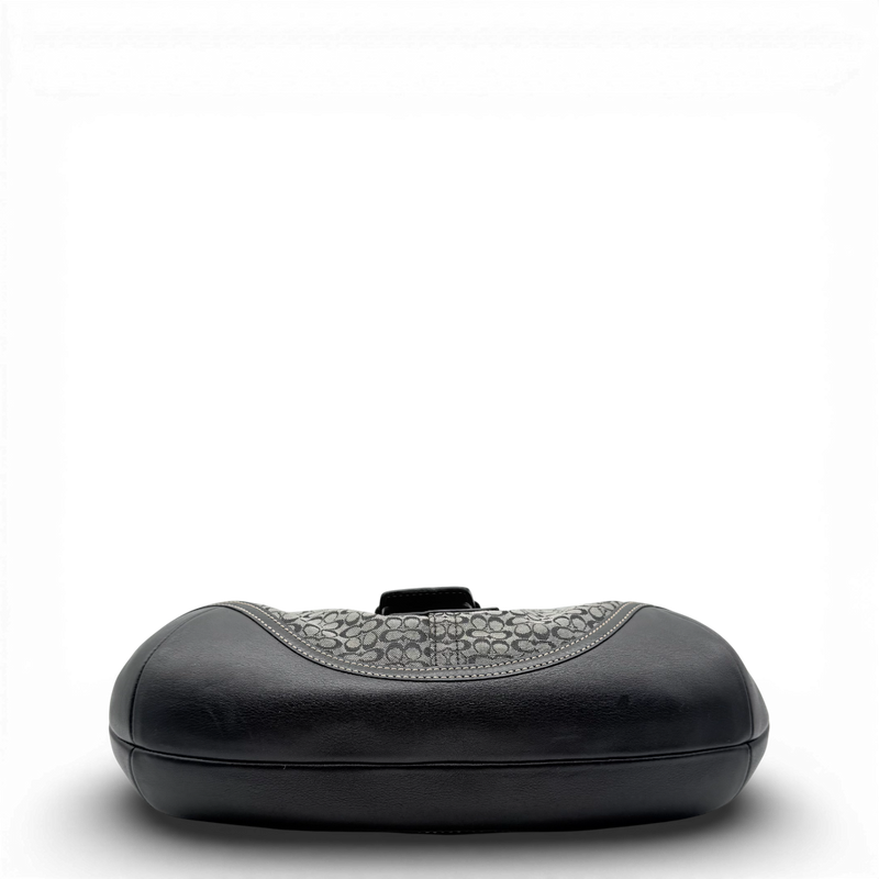Signature shoulder bag 