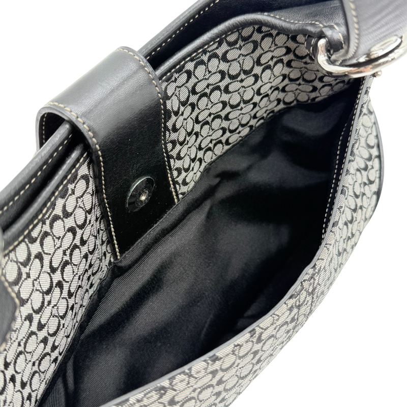 Signature shoulder bag 
