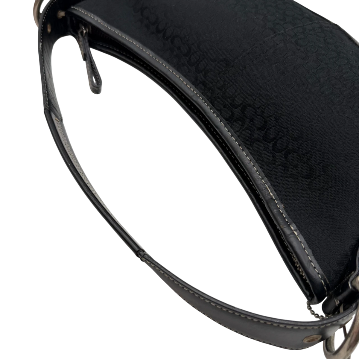 Coach Schultertasche Soho Mini Signature schwarz – Henkel im Detail