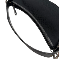 Coach Schultertasche Soho Mini Signature schwarz – Henkel im Detail