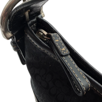 Coach Schultertasche Soho Mini Signature schwarz – Beschläge im Detail