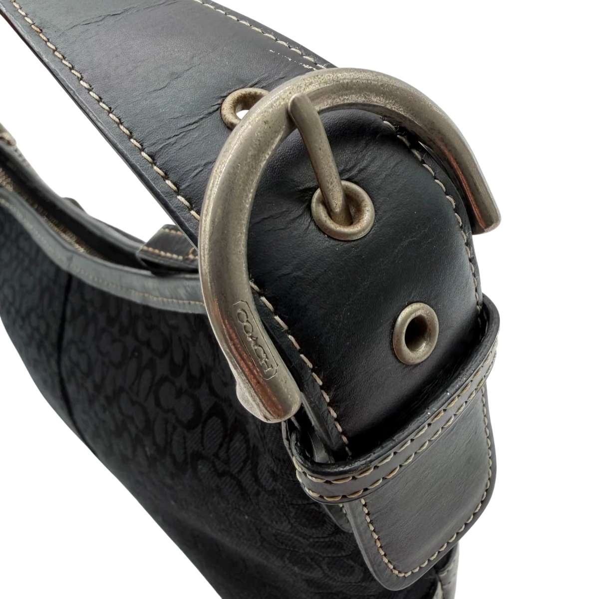 Coach Schultertasche Soho Mini Signature schwarz – Beschläge im Detail