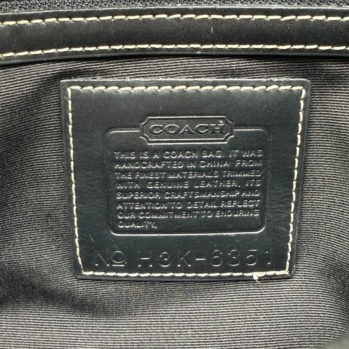 Coach Schultertasche Soho Mini Signature schwarz – Seriennummer im Detail