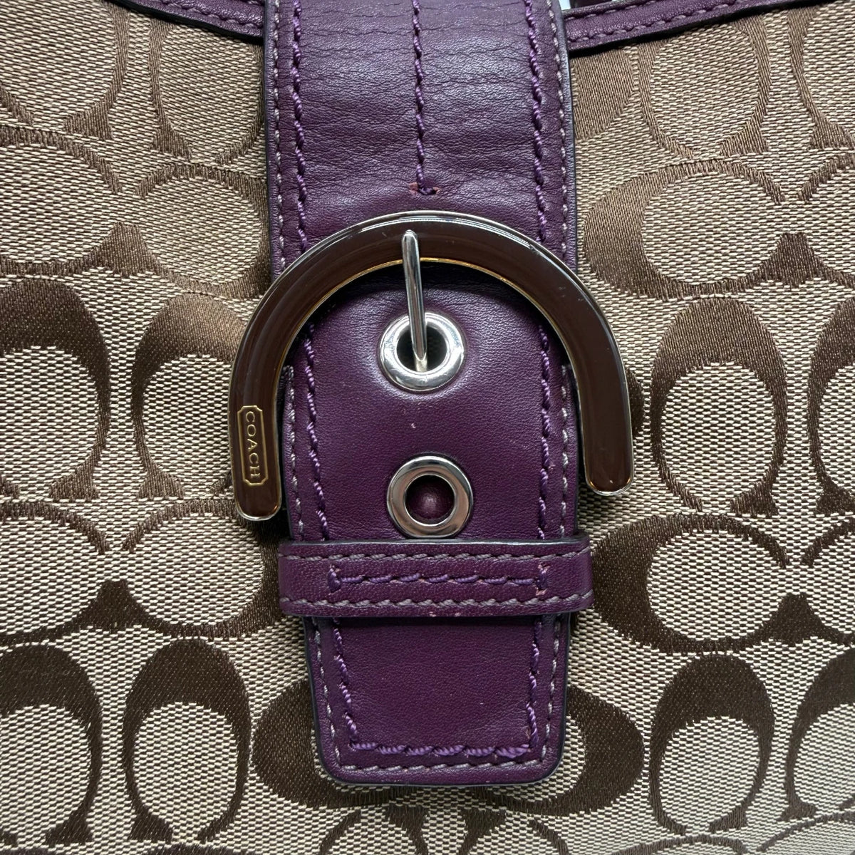 Coach Shopper Signature beige – Beschläge im Detail