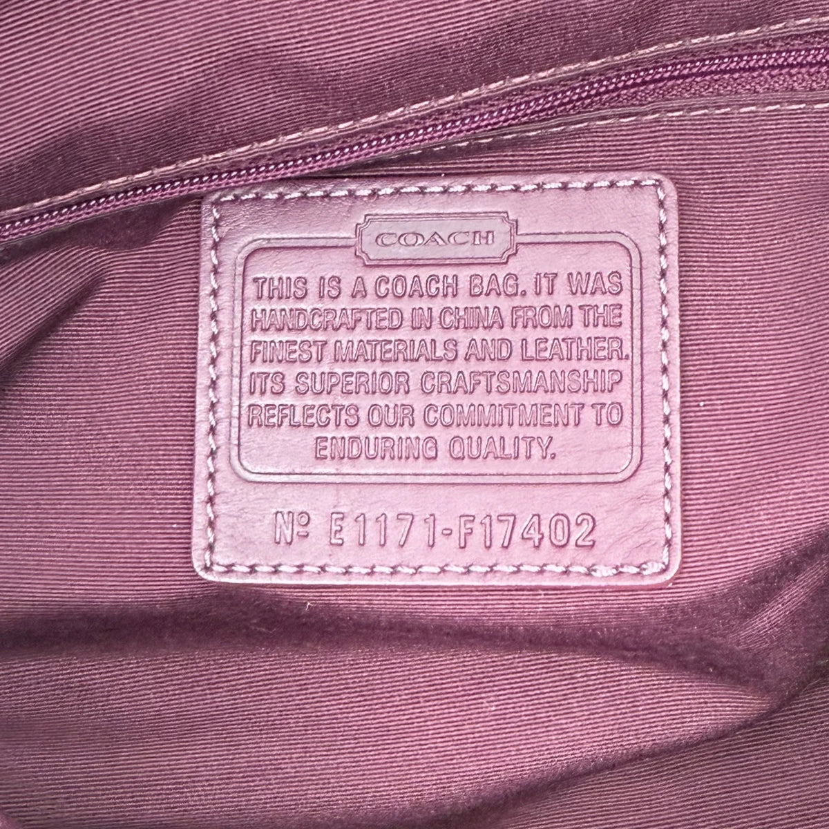 Coach Shopper Signature beige – Seriennummer im Detail