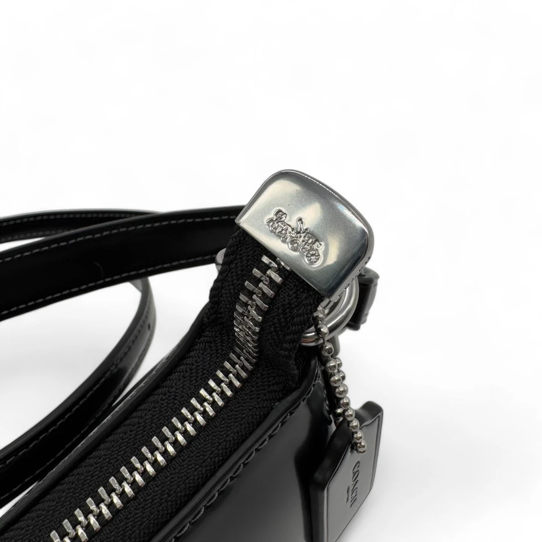 Coach Umhängetasche Teri mini in schwarz