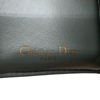 Dior Geldbeutel Saddle Oblique grau – Prägung im Detail