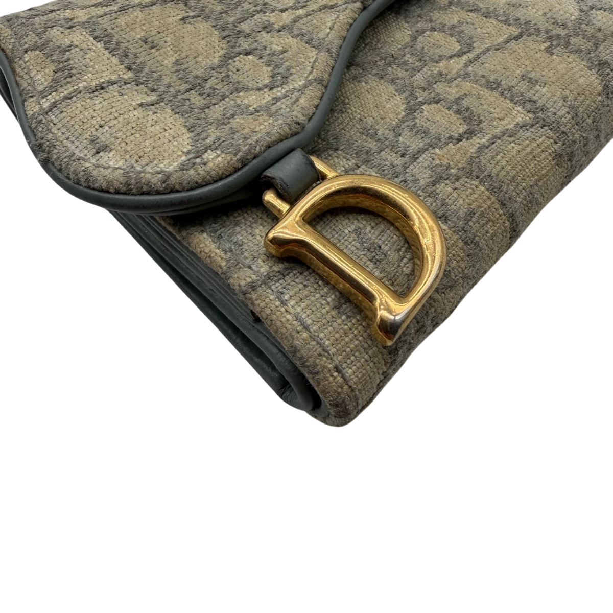 Dior Geldbeutel Saddle Oblique grau – Logo im Detail