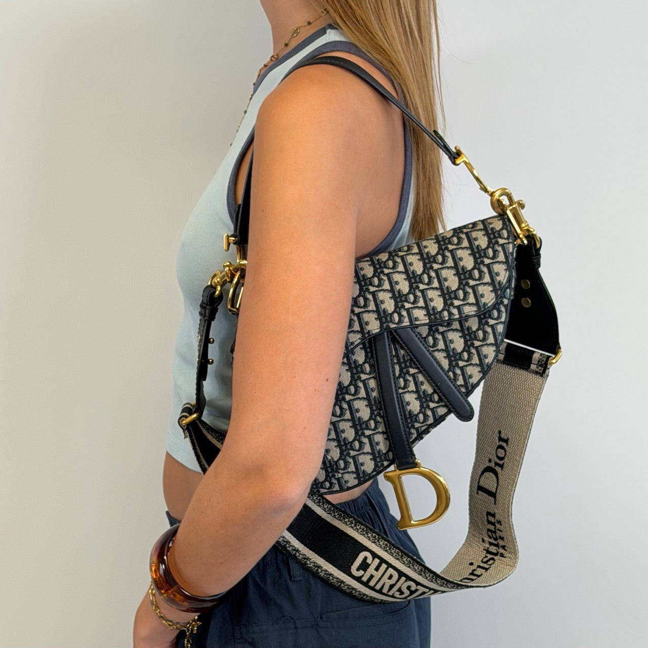 Dior Schultertasche Saddle Bag mit Schulterriemen aus Canvas blau & beige
