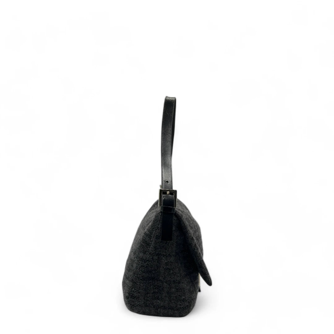 Fendi Handtasche Mamma Baguette aus Kaschmir monogram grau