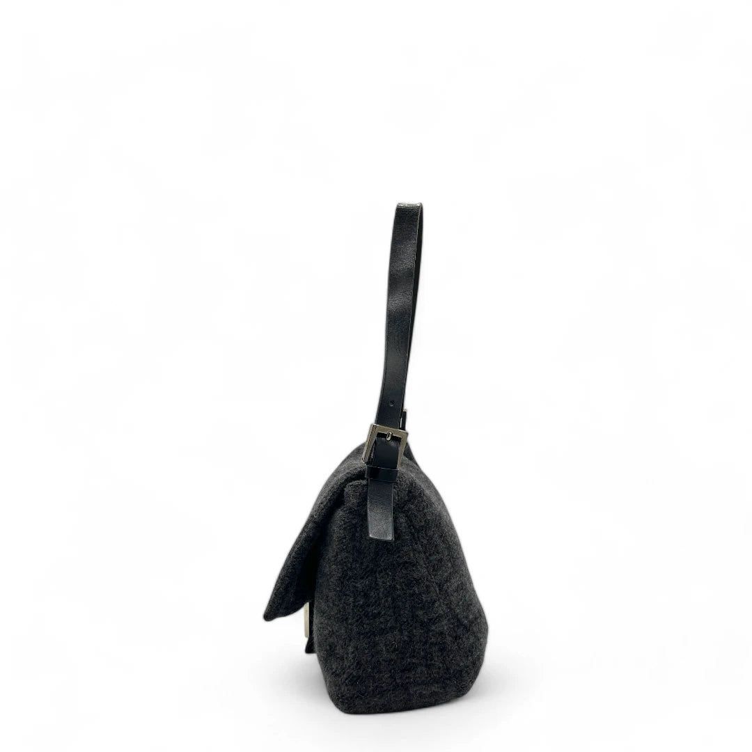 Fendi Handtasche Mamma Baguette aus Kaschmir monogram grau