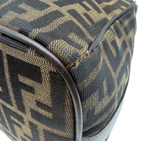 Fendi Handtasche Vanity im Zucca Muster braun – Ecken im Detail