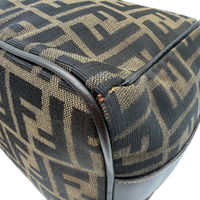 Fendi Handtasche Vanity im Zucca Muster braun – Ecken im Detail