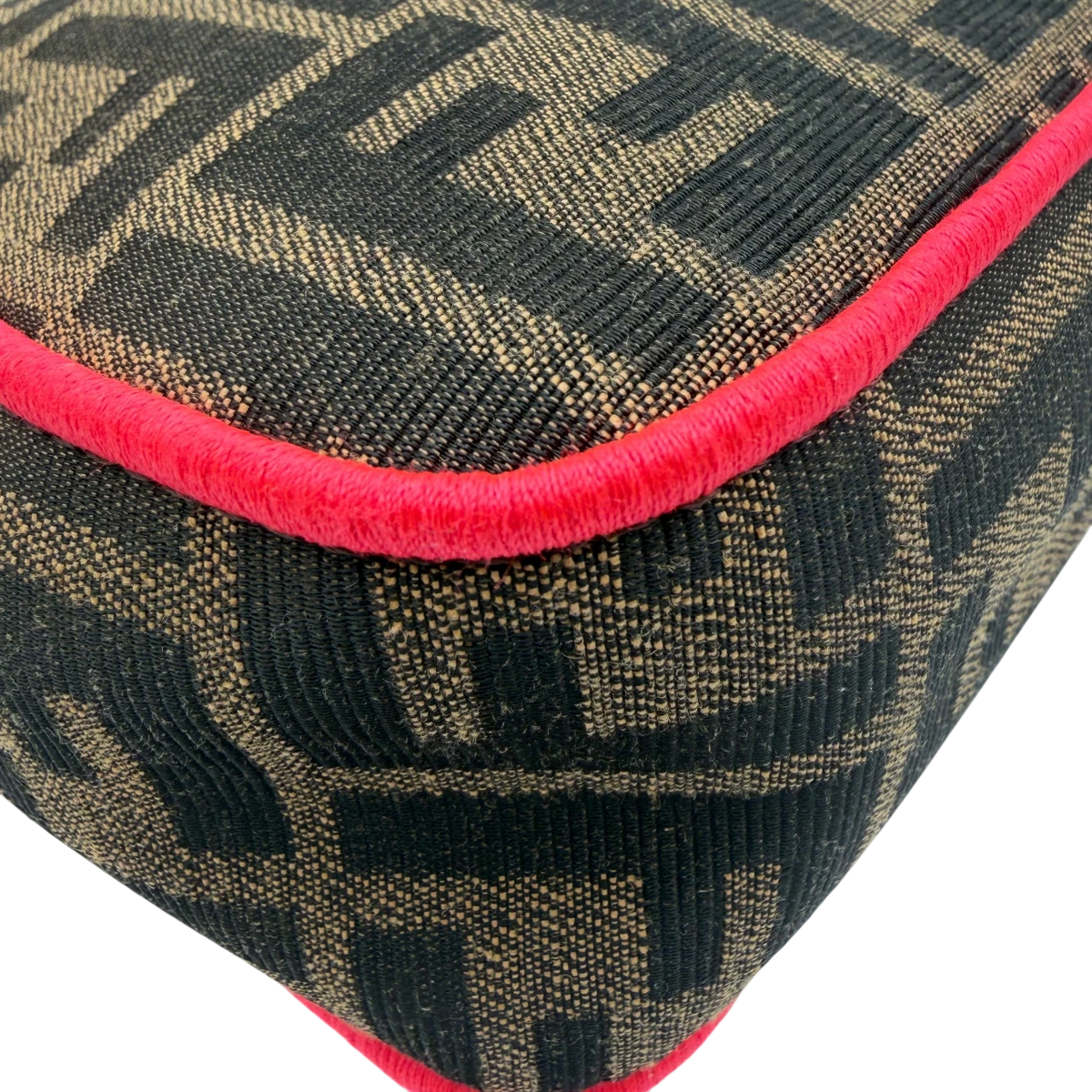 Fendi Schultertasche Baguette NM Medium im Zucca Muster braun – Ecken im Detail