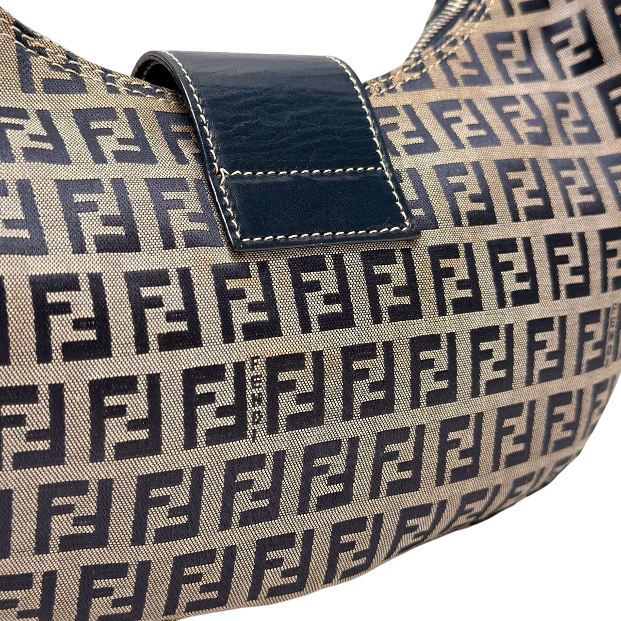 Fendi Schultertasche Croissant