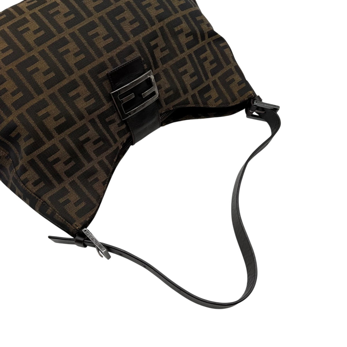 Fendi Schultertasche Hobo Zucca braun – Schulterriemen im Detail