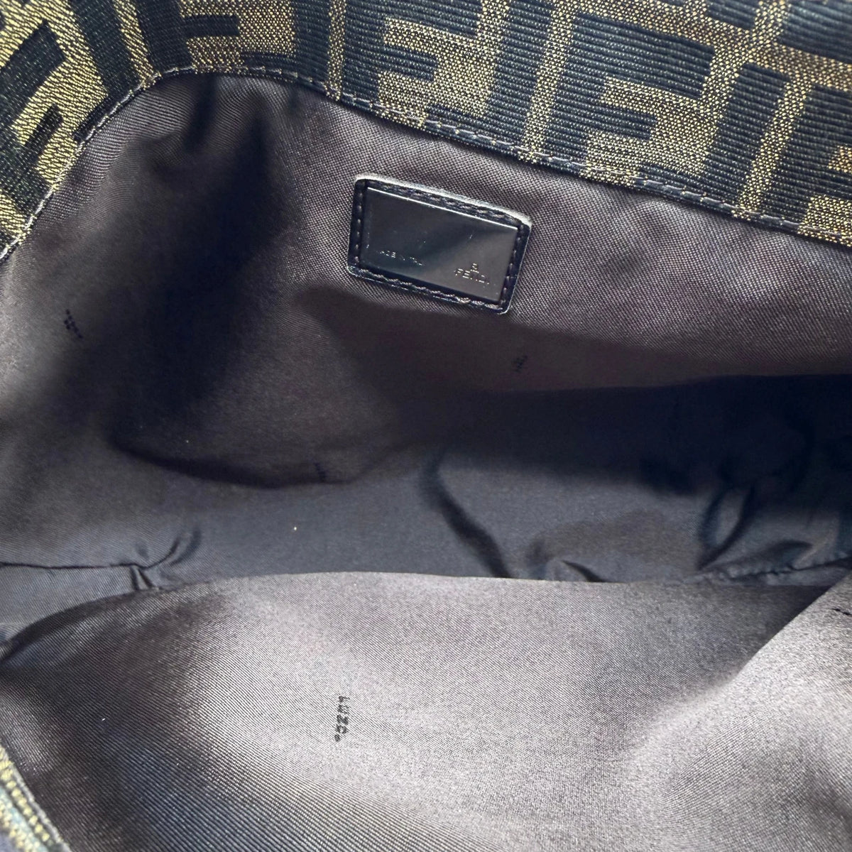 Fendi Schultertasche Hobo Zucca braun – Innenansicht
