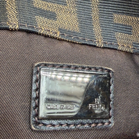 Fendi Schultertasche Hobo Zucca braun – Prägung im Detail