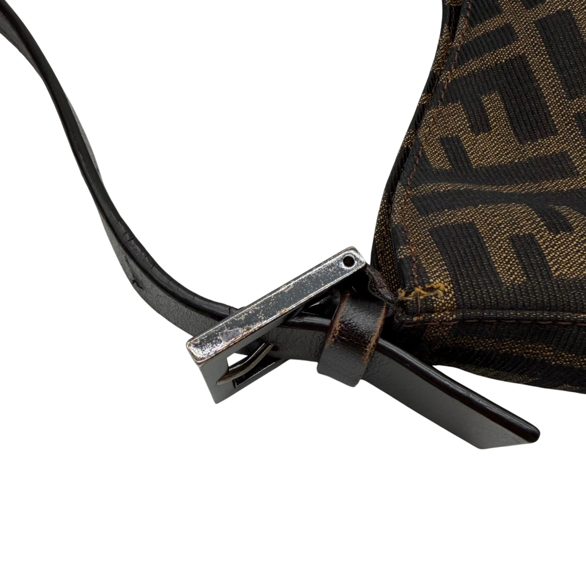 Fendi Schultertasche Hobo Zucca braun – Schulterriemen im Detail