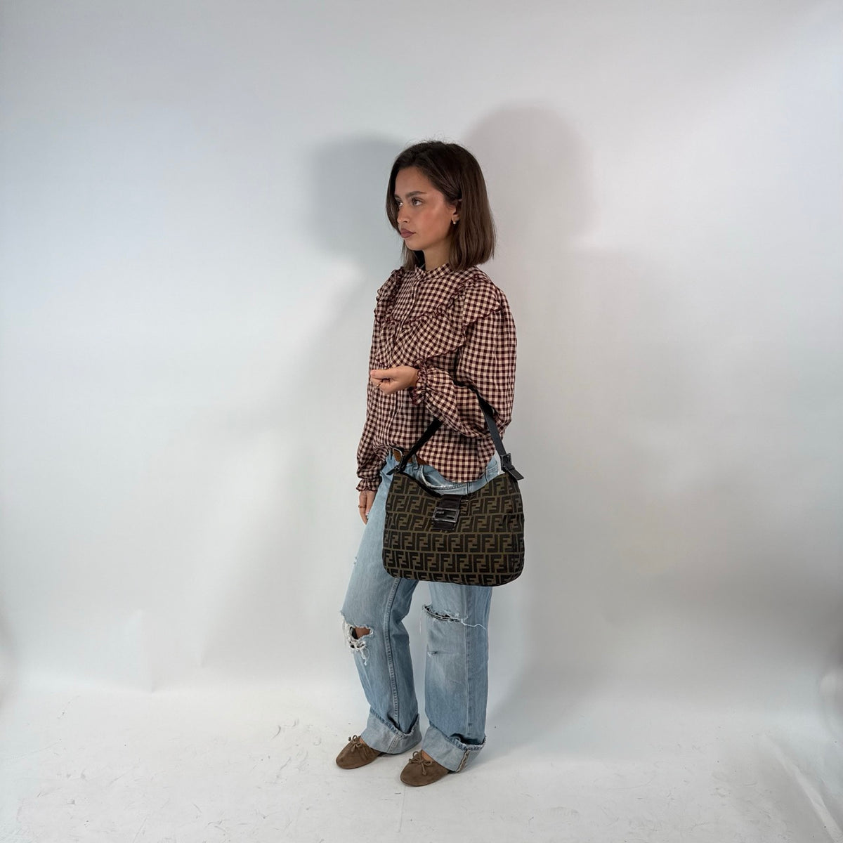Fendi Schultertasche Hobo Zucca braun – getragen am Model