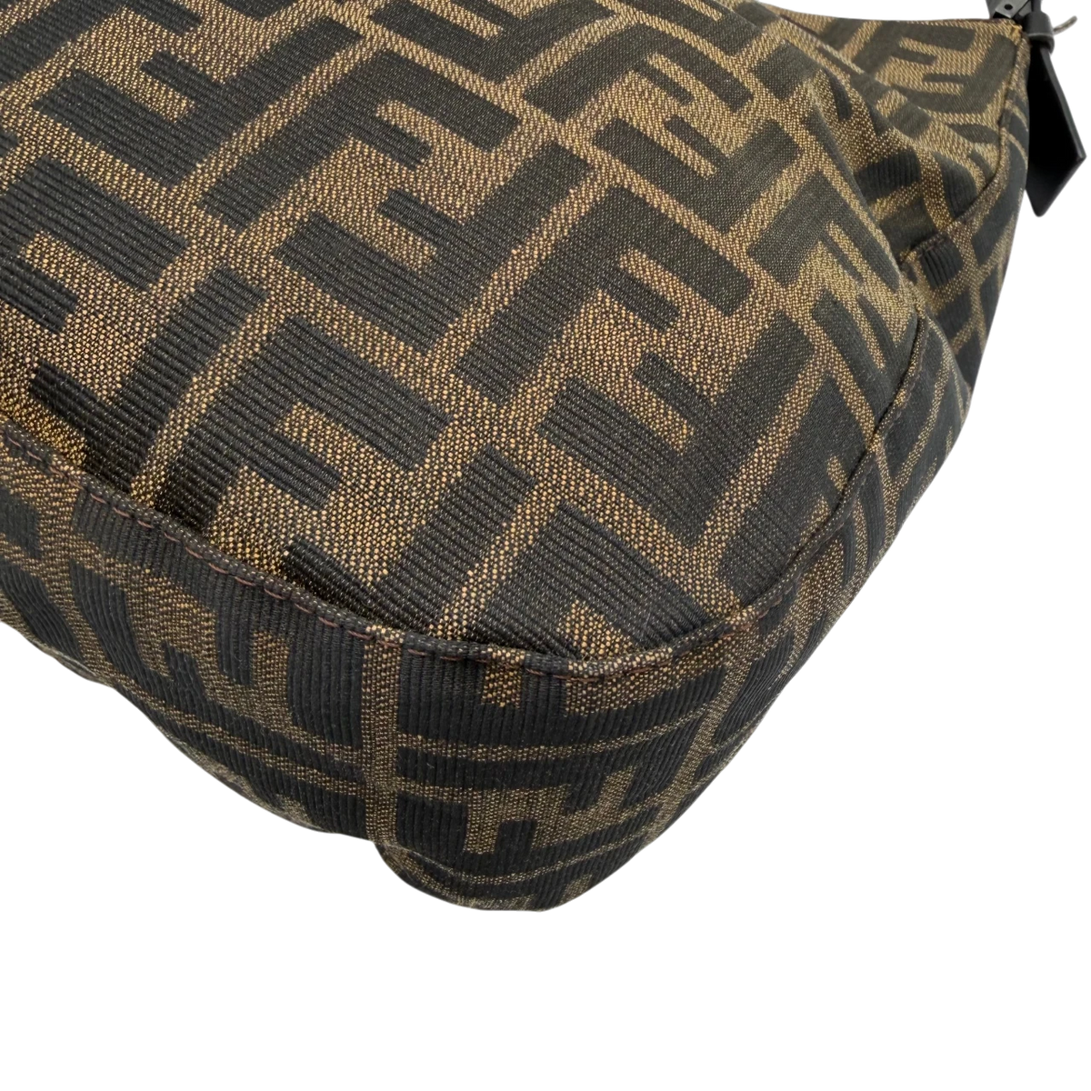 Fendi Schultertasche Hobo Zucca braun – Ecken im Detail