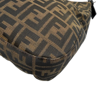 Fendi Schultertasche Hobo Zucca braun – Ecken im Detail