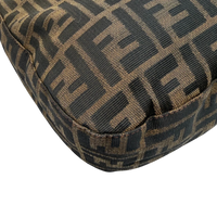 Fendi Schultertasche Hobo Zucca braun – Ecken im Detail