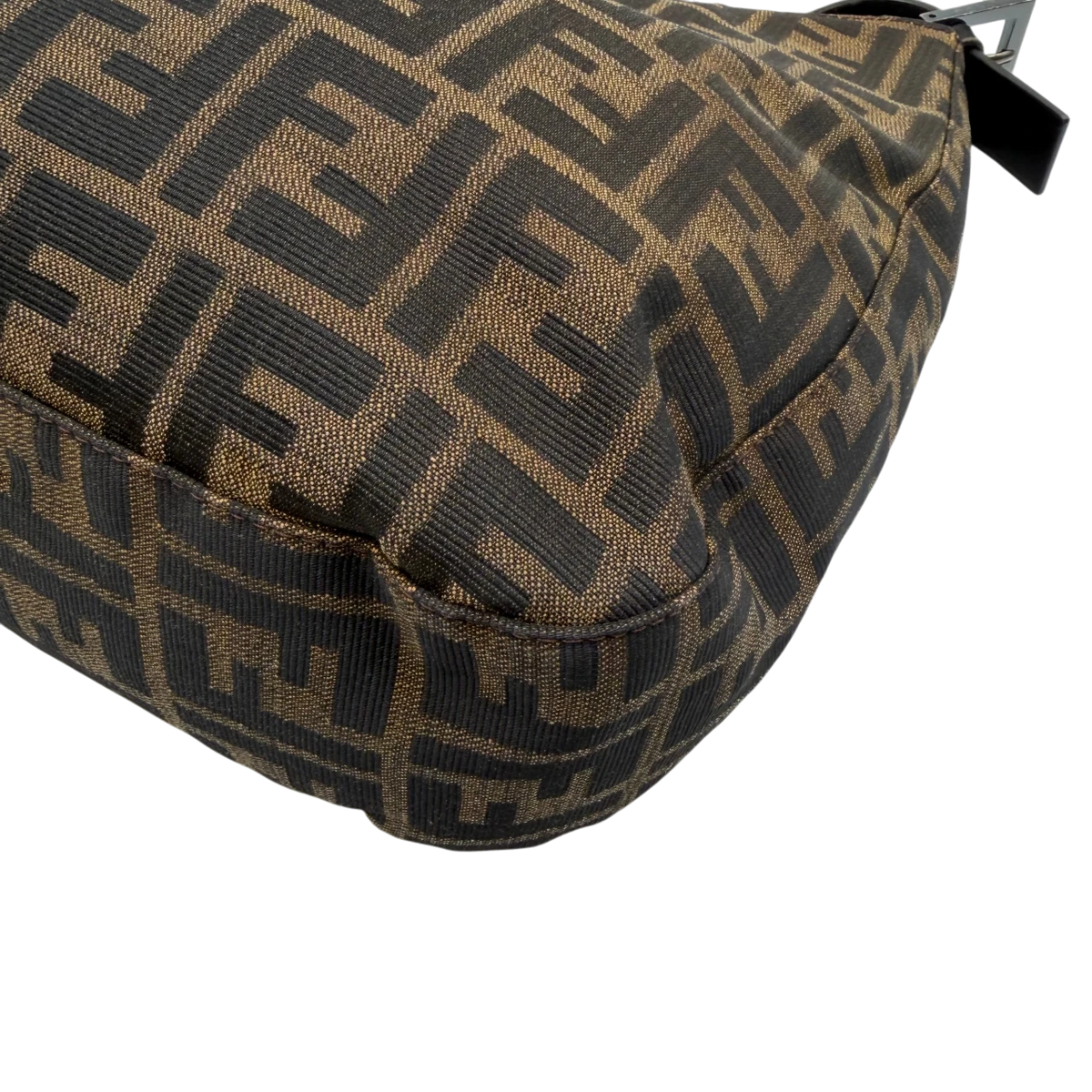 Fendi Schultertasche Hobo Zucca braun – Ecken im Detail