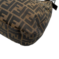 Fendi Schultertasche Hobo Zucca braun – Ecken im Detail