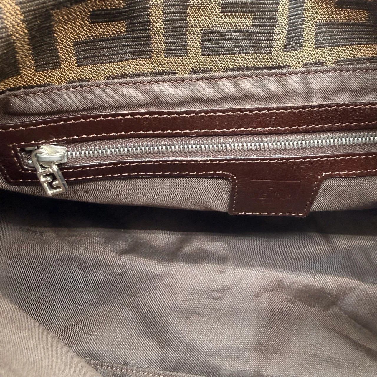 Fendi Schultertasche Mamma Baguette in Zucca braun