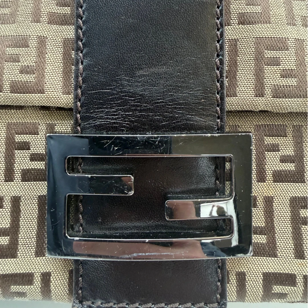 Fendi Schultertasche Mamma Baguette