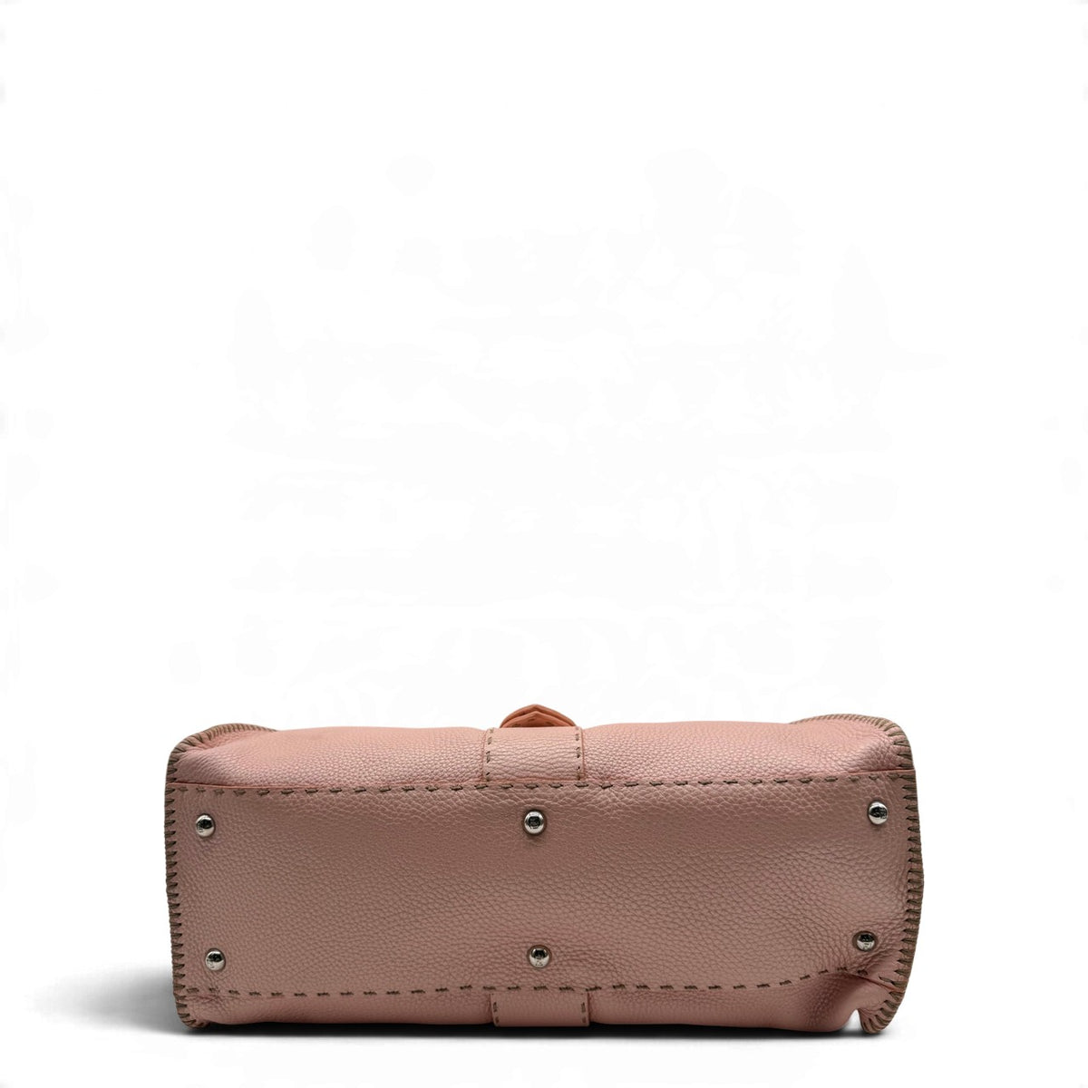 Fendi Schultertasche Selleria aus Leder rosa – Unterseite