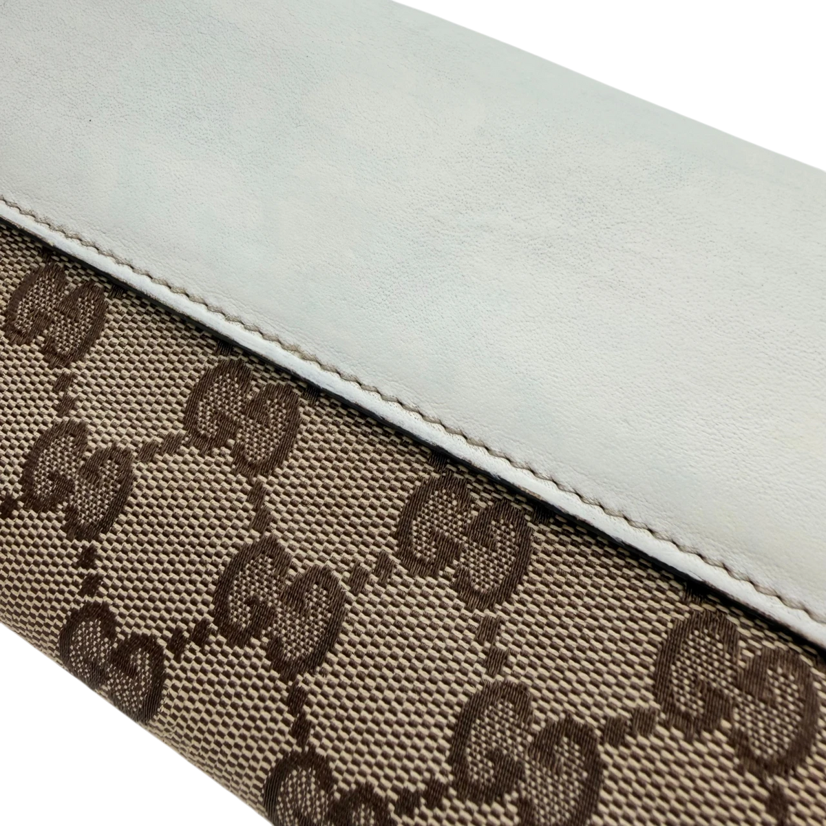 Gucci Geldbeutel Heart länglich monogram beige – Detailansicht