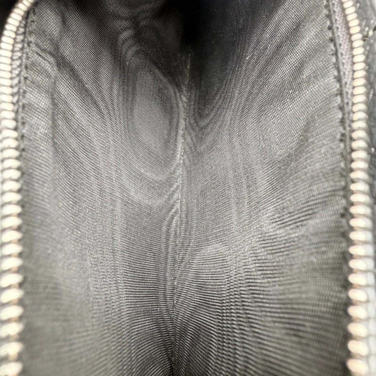 Gucci Geldbeutel Supreme Zip monogram grau – Innenansicht