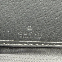 Gucci Geldbeutel Supreme Zip monogram grau – Prägung im Detail