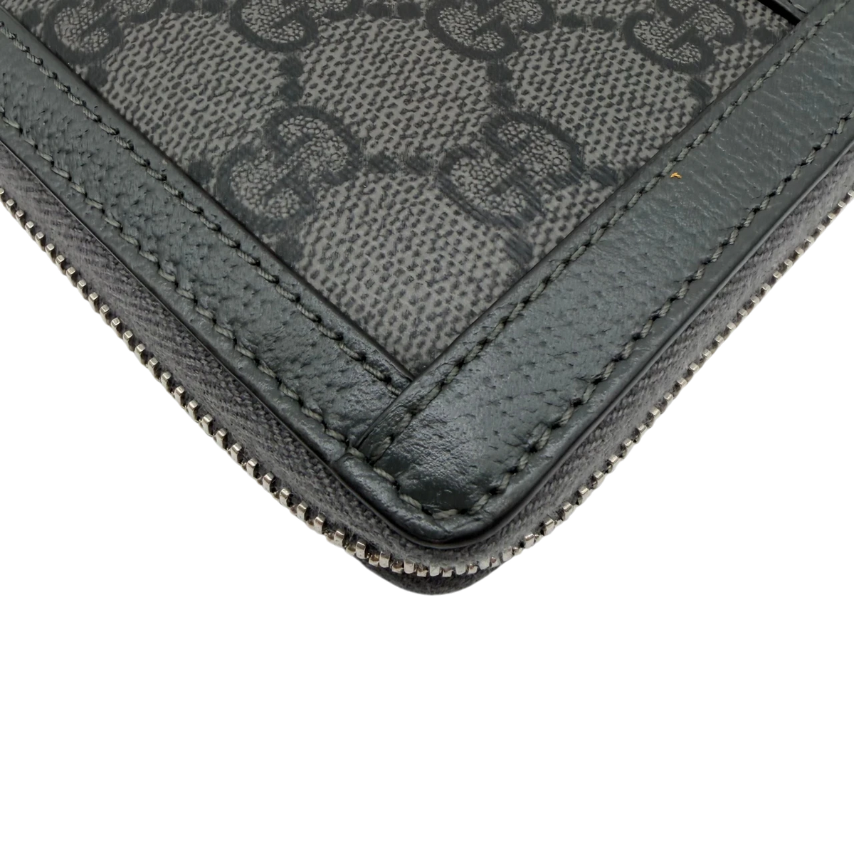 Gucci Geldbeutel Supreme Zip monogram grau – Ecken im Detail
